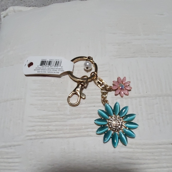 NWT KEYCHAIN - Picture 2 of 2